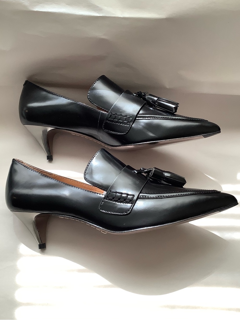 COACH| Wmns Black Leather Betty Heeled Loafer Tassle Sz 9B Office - Picture 2 of 13